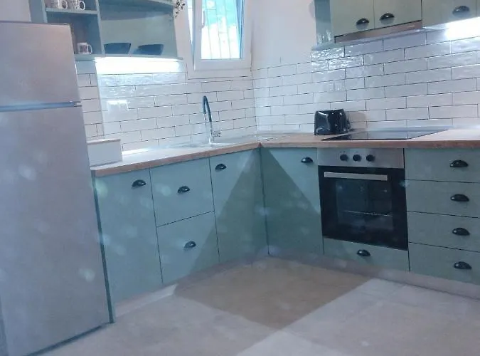 Hilltop Luxury PalaiónTsiflíkion