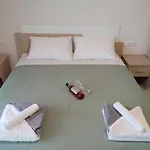 Hilltop Luxury Apartament PalaiónTsiflíkion