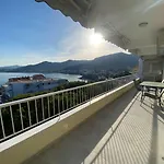 Hilltop Luxury Apartament PalaiónTsiflíkion