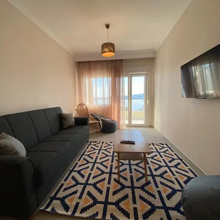 Hilltop Luxury Apartment PalaiónTsiflíkion