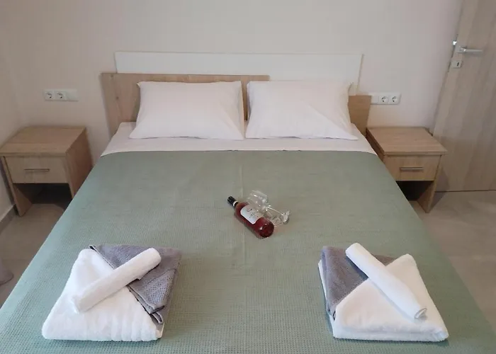 Hilltop Luxury Apartament PalaiónTsiflíkion