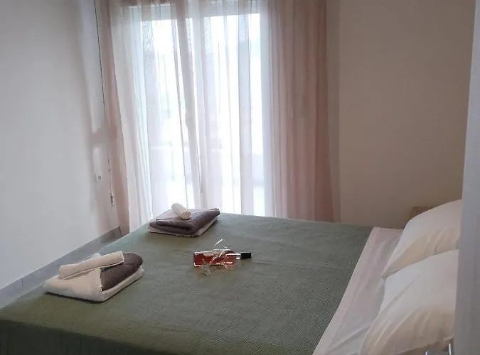 Hilltop Luxury PalaiónTsiflíkion